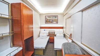 走进新下线的适老化旅游列车