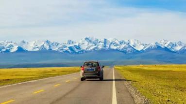 出行新宠 自驾游热度持续走高 亲子家庭和年轻群体更倾向自驾游